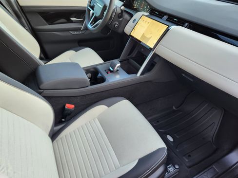 New 2025 Land Rover Discovery Sport S image 15
