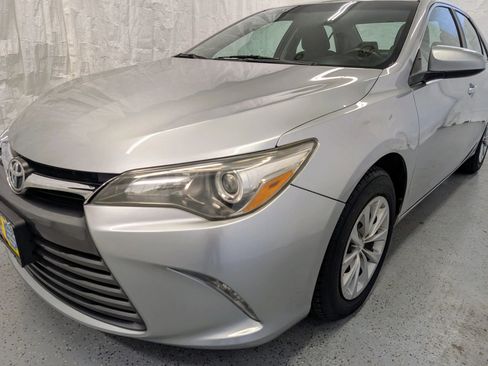 Used 2015 Toyota Camry LE image 3