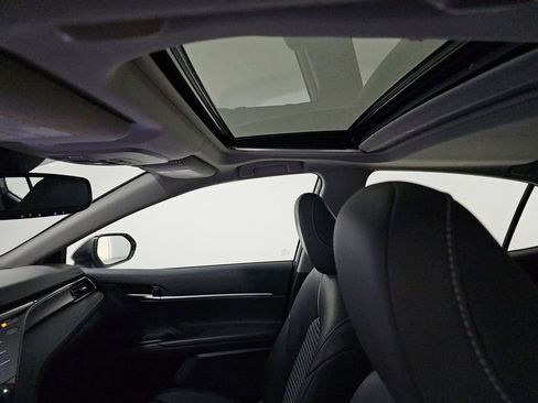 Used 2020 Toyota Camry SE w/ Convenience Package image 10