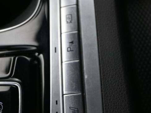 Used 2024 Kia Carnival EX FWD image 20
