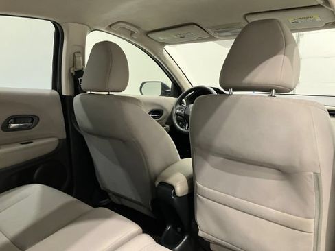 Used 2018 Honda HR-V LX image 36