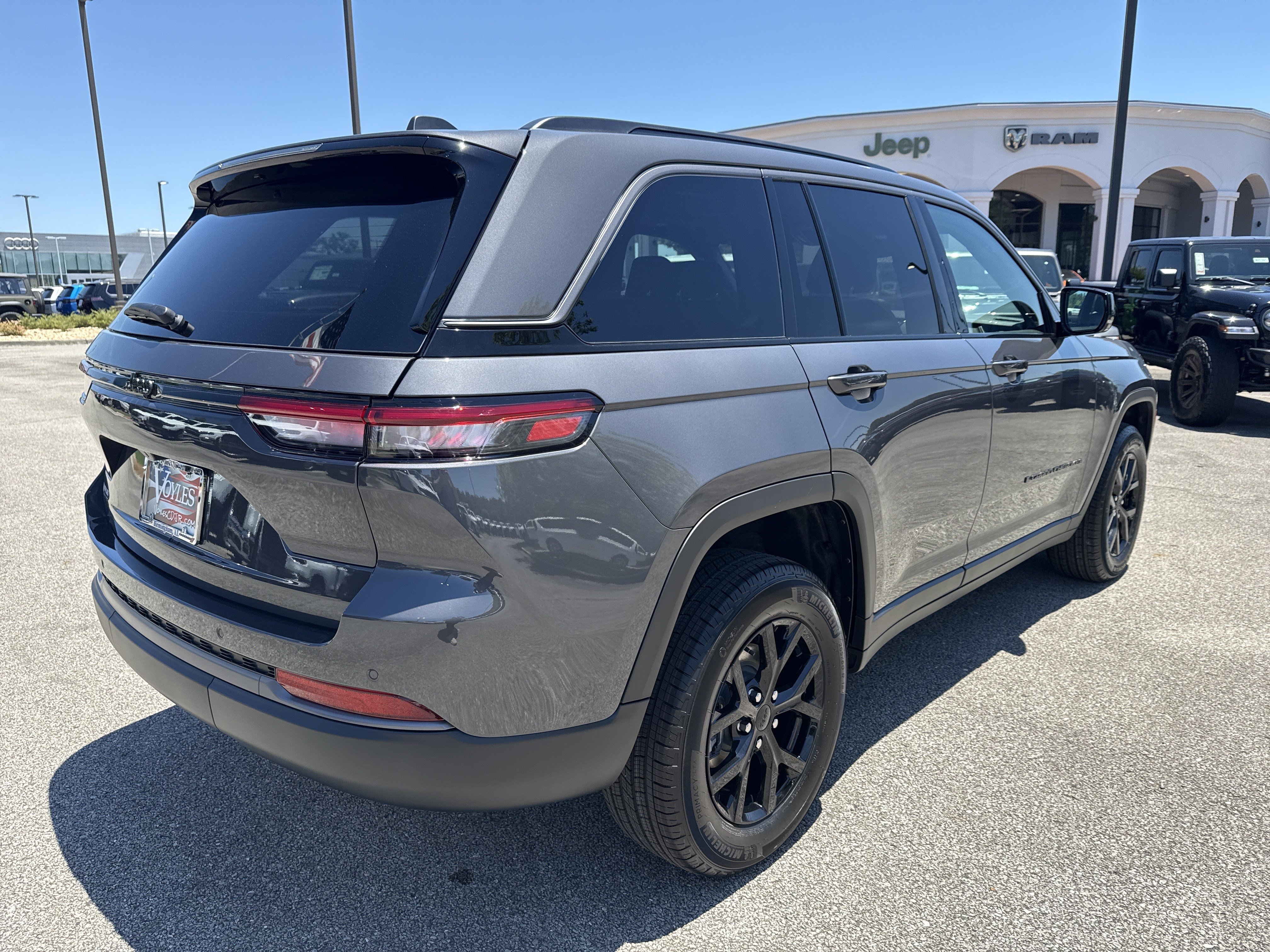 New 2026 Jeep Grand Cherokee Altitude RWD image 7