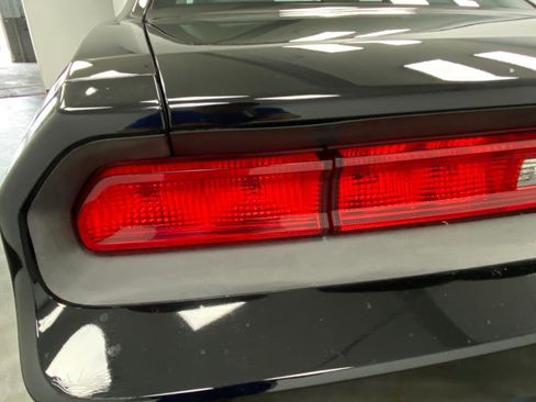 Used 2012 Dodge Challenger SXT image 13