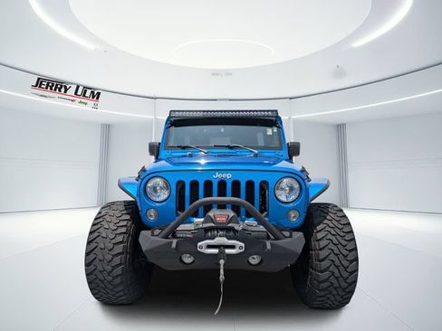 Used 2015 Jeep Wrangler Unlimited Rubicon w/ Connectivity Group AWD/4WD image 8