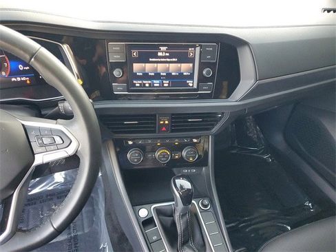 Certified 2024 Volkswagen Jetta SE image 23