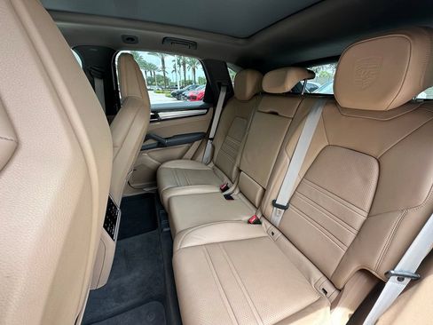 Certified 2023 Porsche Cayenne AWD/4WD image 36