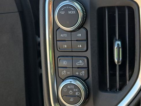 Used 2020 GMC Sierra 1500 AT4 image 25