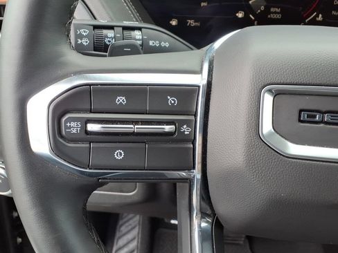 Used 2025 GMC Yukon Denali RWD image 36