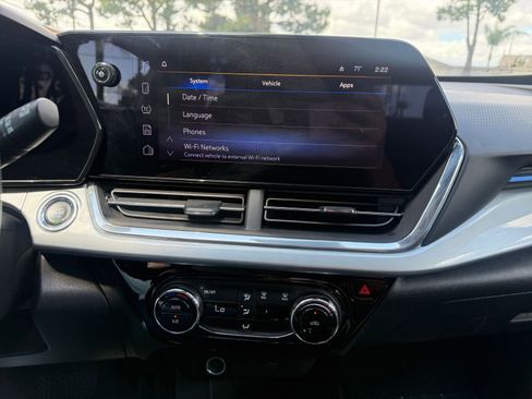 Used 2025 Chevrolet Trax LT image 17