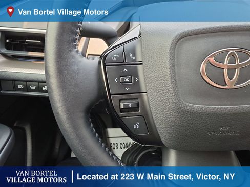 Used 2024 Toyota Prius XLE FWD image 15