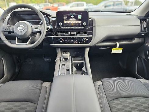 New 2025 Nissan Pathfinder SV image 12