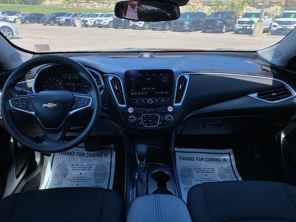 Used 2025 Chevrolet Malibu LT FWD image 13