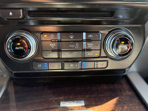 Used 2016 Ford F150 Platinum w/ Equipment Group 701A Luxury image 21