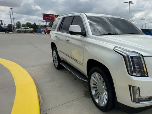 Used 2015 Cadillac Escalade Platinum AWD/4WD image 3