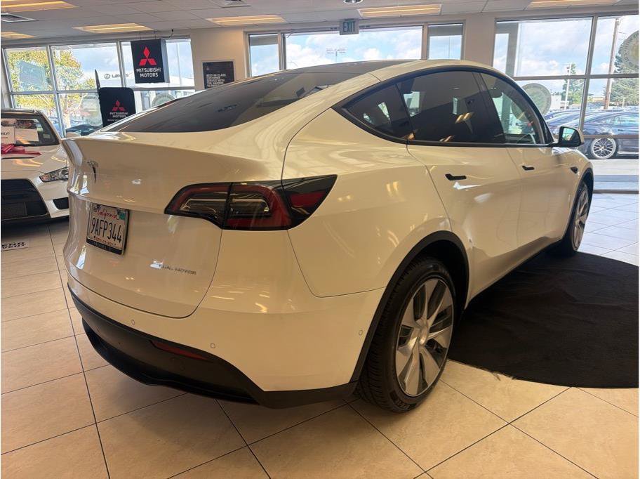Used 2022 Tesla Model Y Long Range AWD/4WD image 5