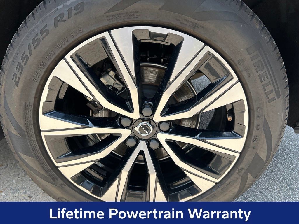 Certified 2024 Volvo XC60 B5 Plus AWD/4WD image 9