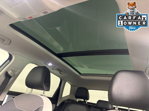 Used 2025 Volkswagen Taos SE image 22