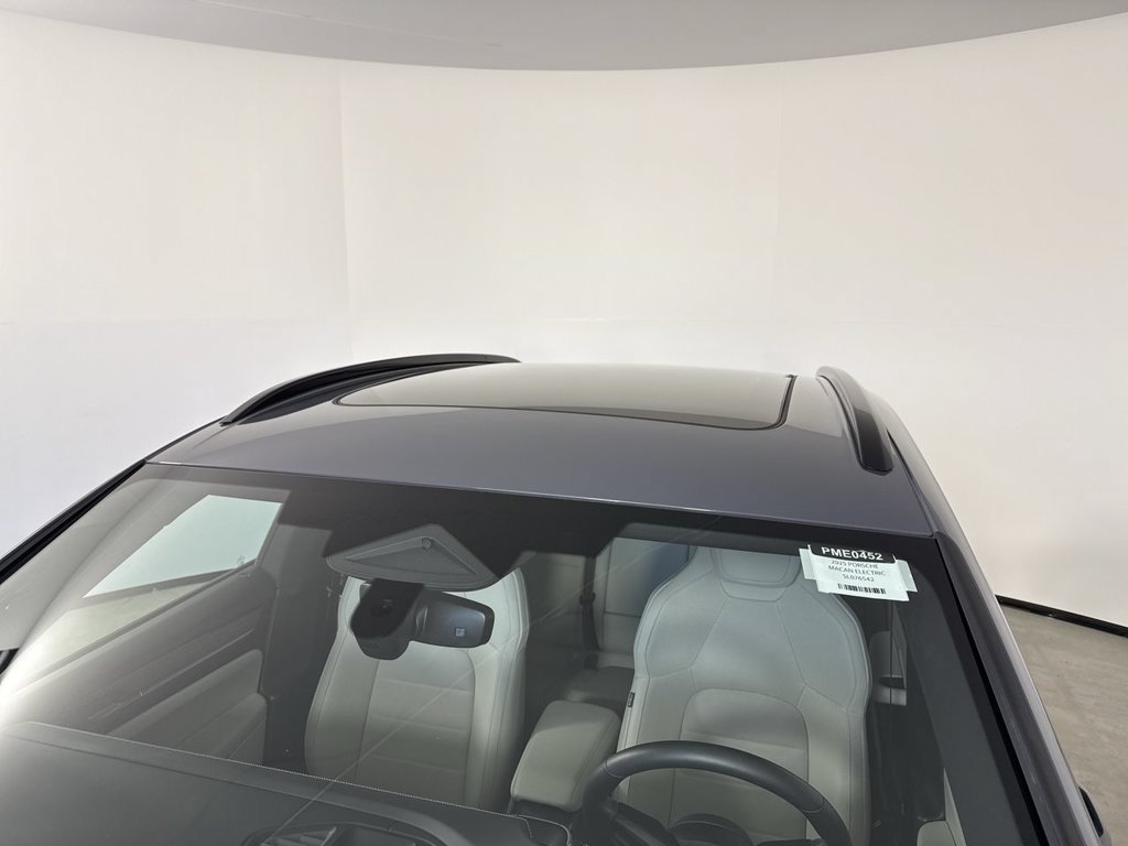 Certified 2025 Porsche Macan Electric RWD image 17