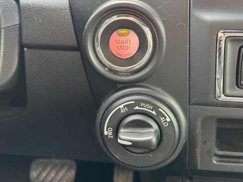 Used 2019 Nissan Titan SV w/ SV Convenience Package AWD/4WD image 22