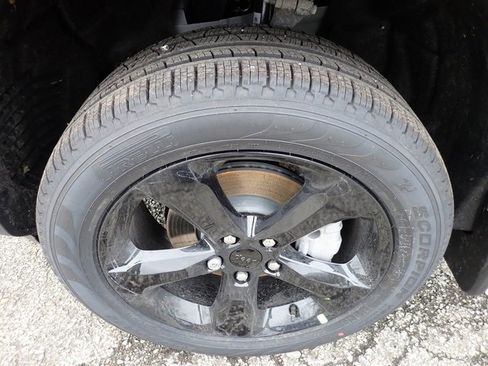 New 2025 Jeep Grand Cherokee Limited w/ Black Appearance Package image 11