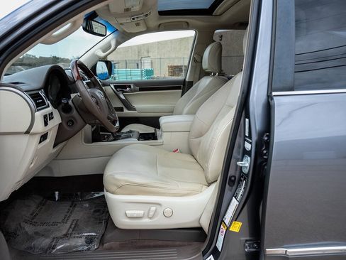 Used 2015 Lexus GX 460 w/ Premium Package AWD/4WD image 4