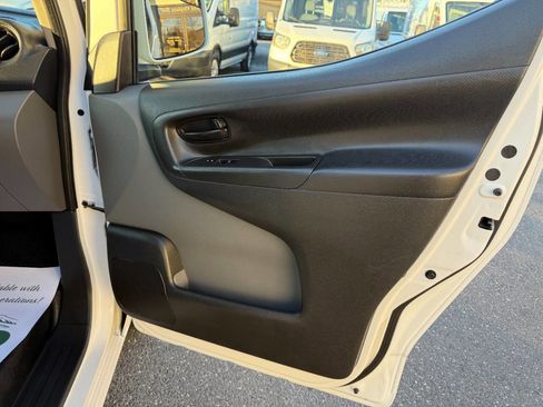 Used 2020 Nissan NV200 SV w/ Sliding Glass Door Package image 25