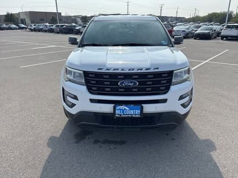Used 2017 Ford Explorer XLT w/ Equipment Group 202A image 8