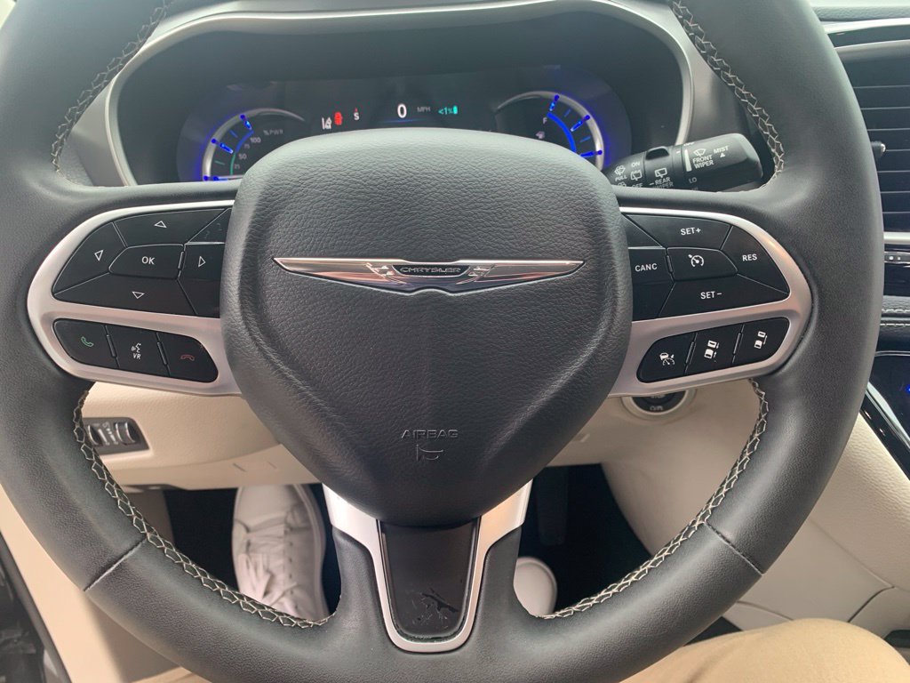 Used 2023 Chrysler Pacifica Touring-L FWD image 18