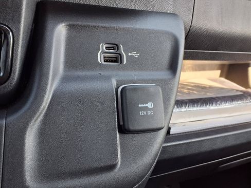 Used 2023 RAM ProMaster 2500 w/ Premium Convenience Group (B) FWD image 7