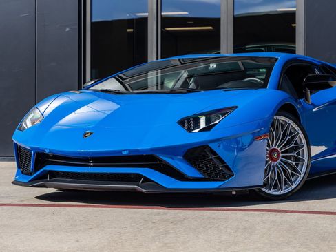 Used 2018 Lamborghini Aventador S image 4
