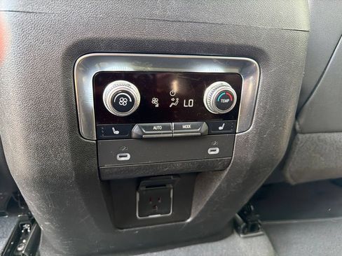 Used 2024 GMC Yukon XL AT4 w/ Technology Package AWD/4WD image 18