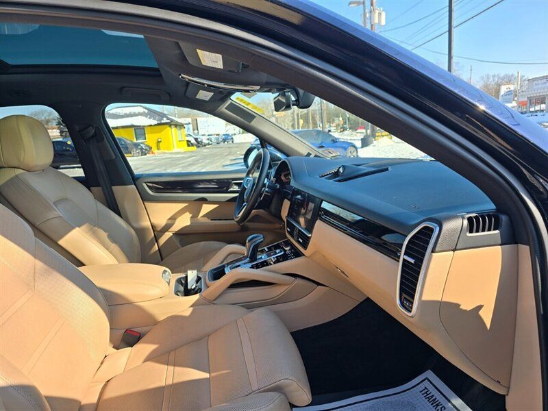 Used 2019 Porsche Cayenne AWD/4WD image 19