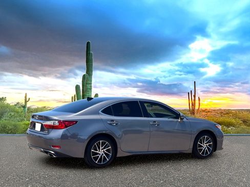 Used 2018 Lexus ES 350 w/ Luxury Package w/Wood Trim FWD image 5
