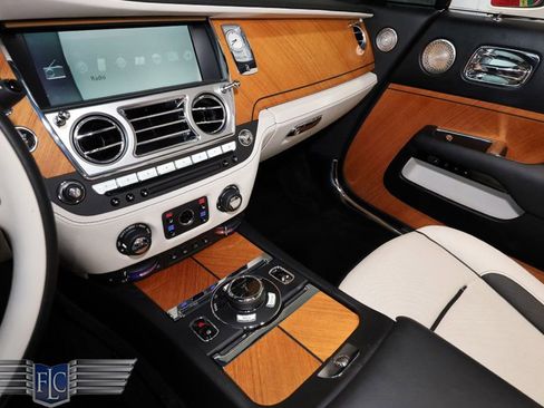 Used 2017 Rolls-Royce Dawn RWD image 32