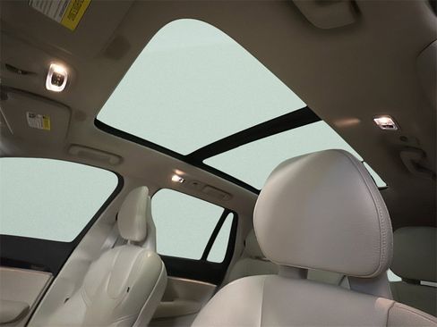 Used 2016 Volvo XC90 T6 Momentum w/ Momentum Plus Package image 11