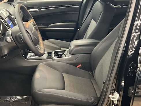 Used 2023 Chrysler 300 Touring image 11