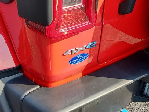 Used 2024 Jeep Wrangler Unlimited Sahara AWD/4WD image 18