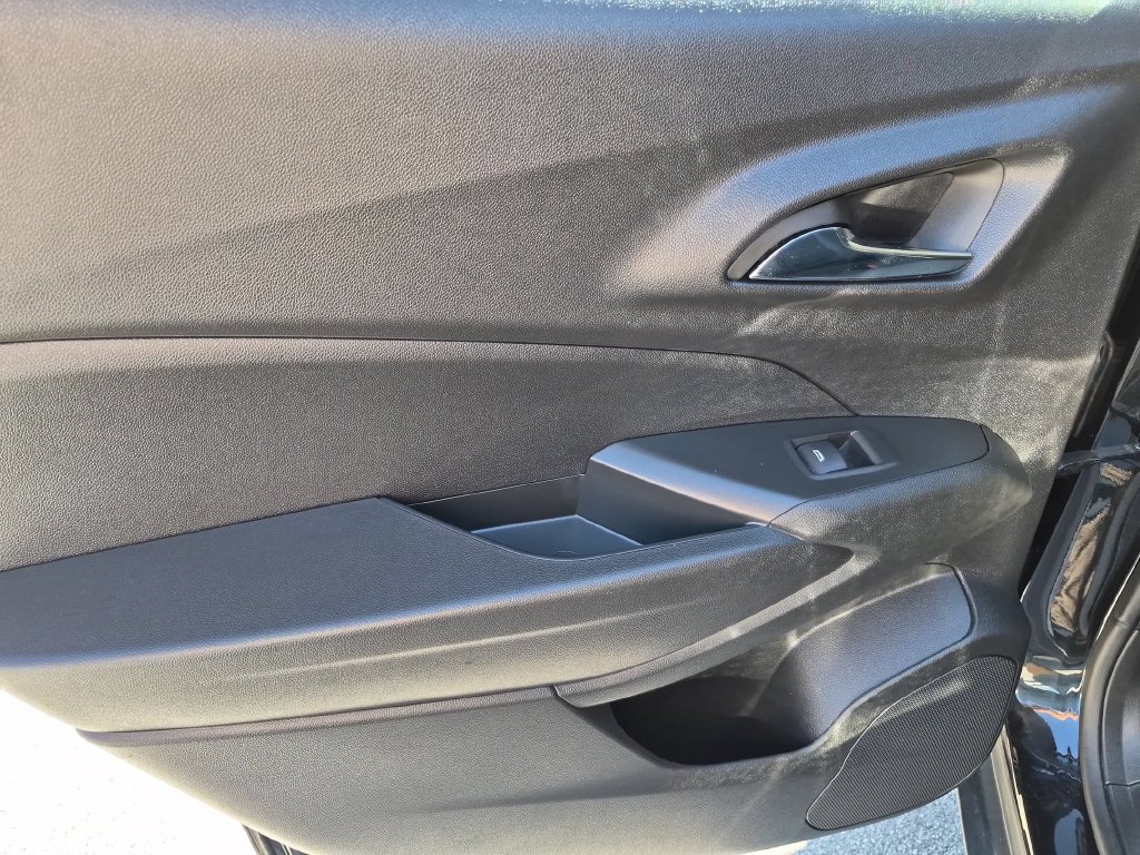 Used 2026 Chevrolet Trax LT FWD image 25