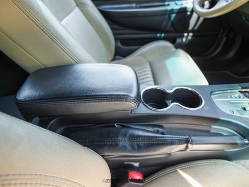 Used 2004 Ford Thunderbird Deluxe image 43