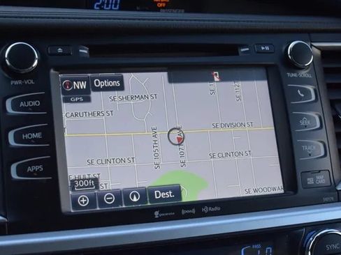 Used 2018 Toyota Highlander XLE AWD/4WD image 22