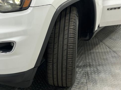 Used 2017 Jeep Grand Cherokee Limited image 36