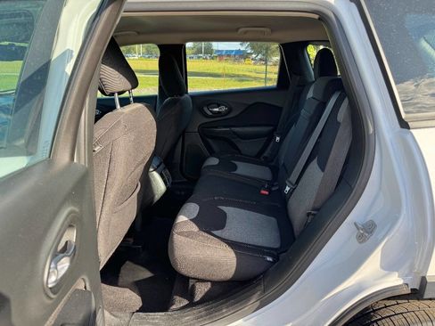Used 2017 Jeep Cherokee Sport image 15