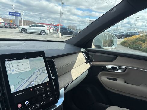 Used 2025 Volvo XC90 B6 Plus image 27