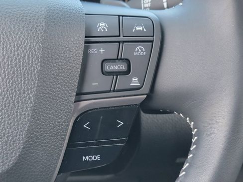 Used 2025 Toyota Camry SE image 6