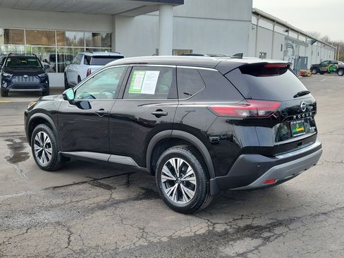 Used 2021 Nissan Rogue SV w/ Premium Package image 3