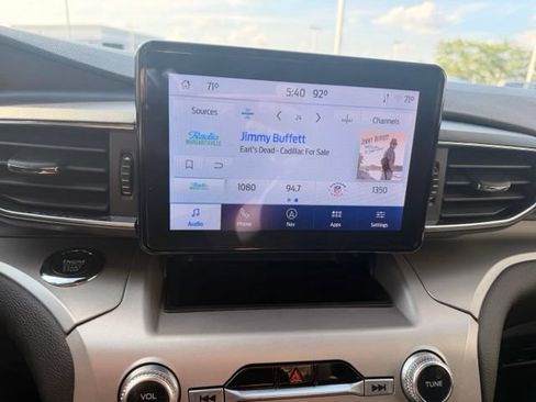 Used 2022 Ford Explorer XLT w/ Equipment Group 202A AWD/4WD image 23
