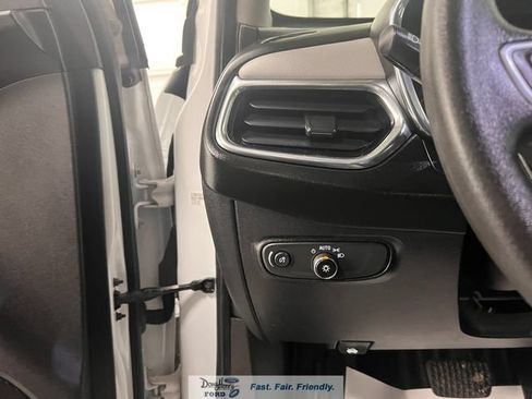 Used 2018 Chevrolet Equinox LS FWD image 25