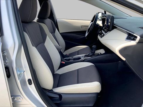 Used 2025 Toyota Corolla LE FWD image 9