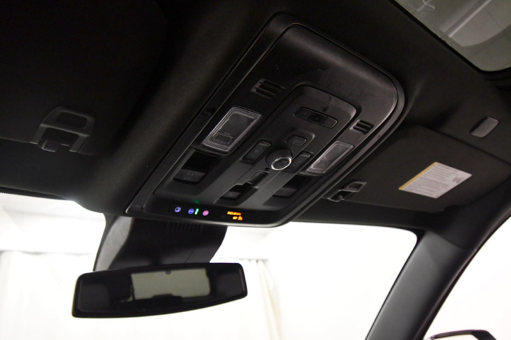 Used 2023 GMC Yukon XL Denali AWD/4WD image 28
