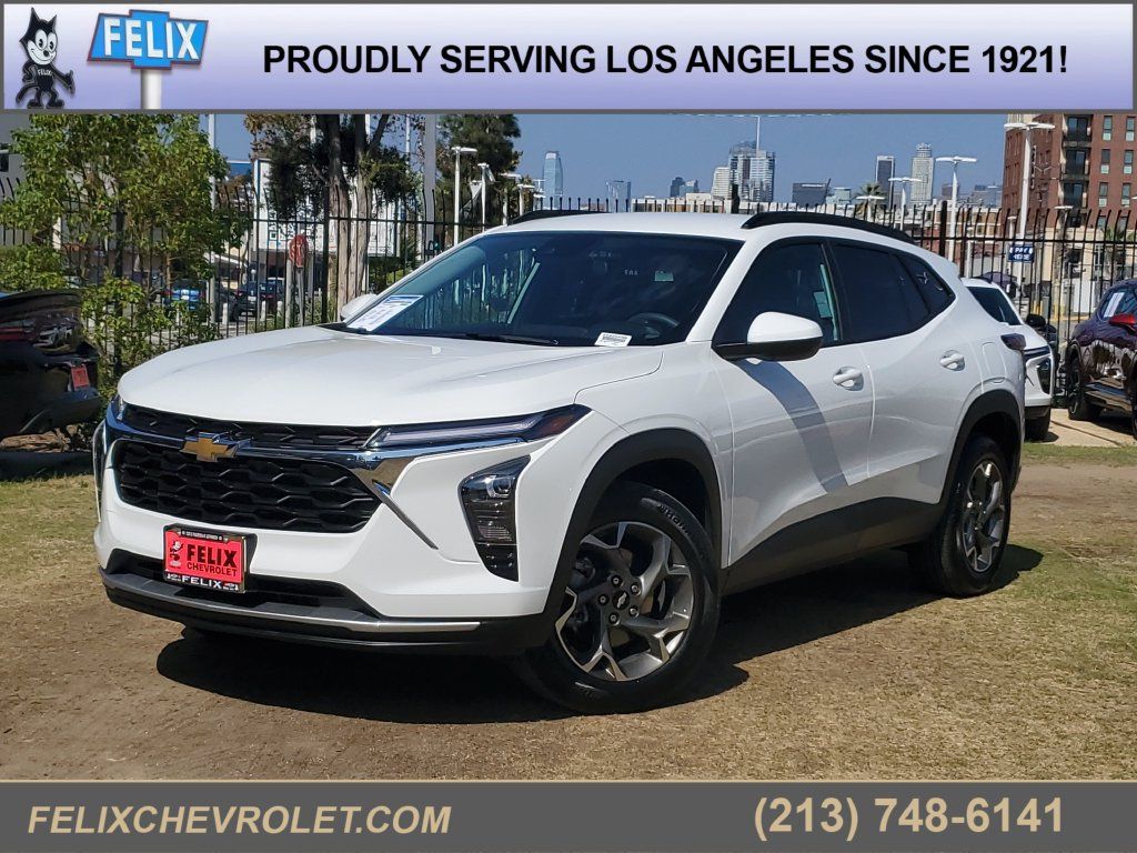Used 2026 Chevrolet Trax LT FWD image 1